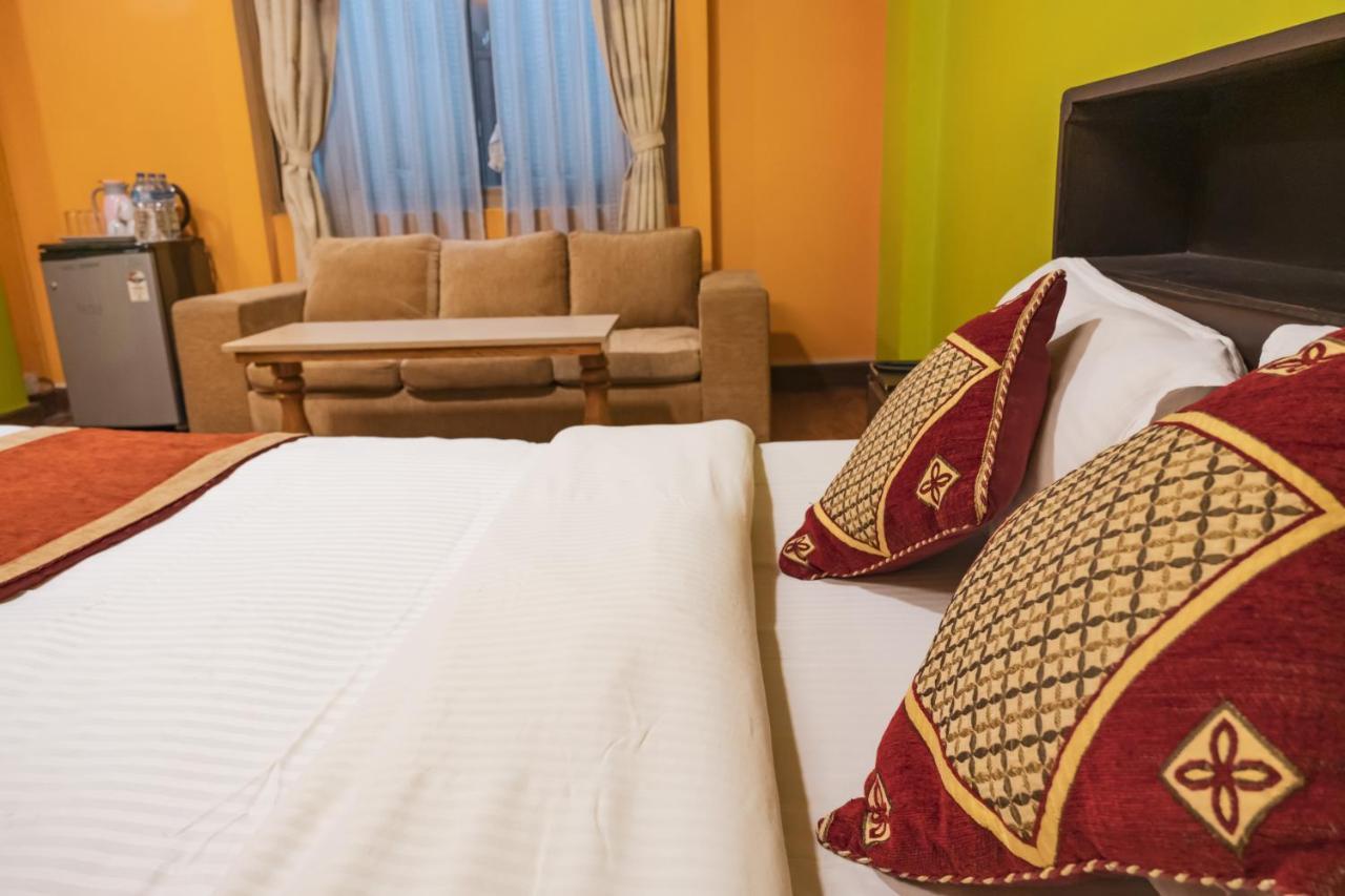 Nepalaya Hotel Катманду Экстерьер фото