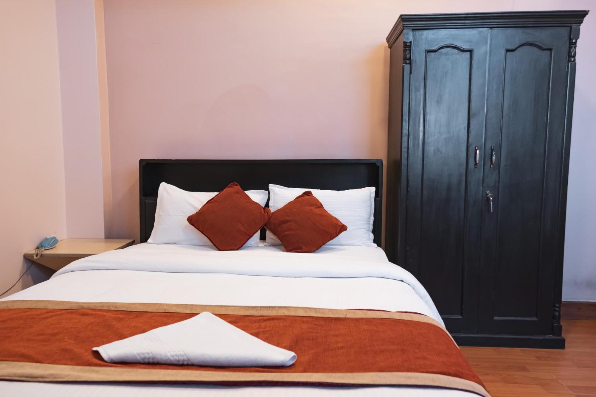 Nepalaya Hotel Катманду Экстерьер фото