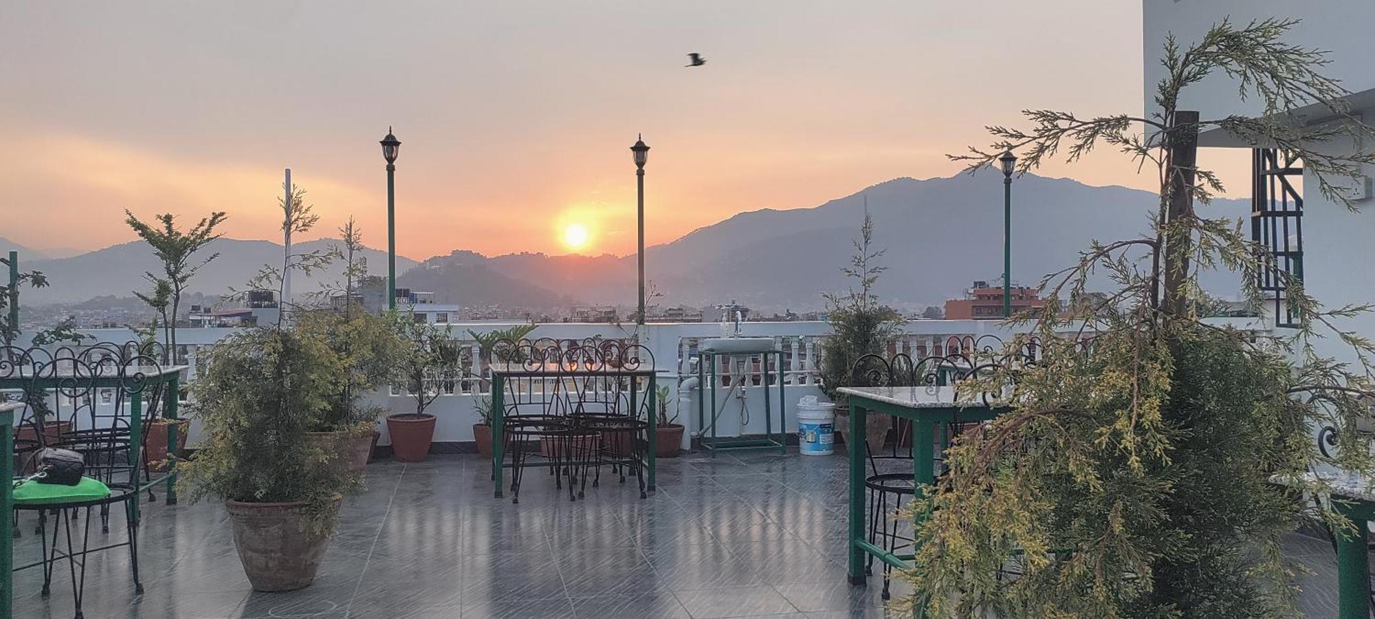 Nepalaya Hotel Катманду Экстерьер фото