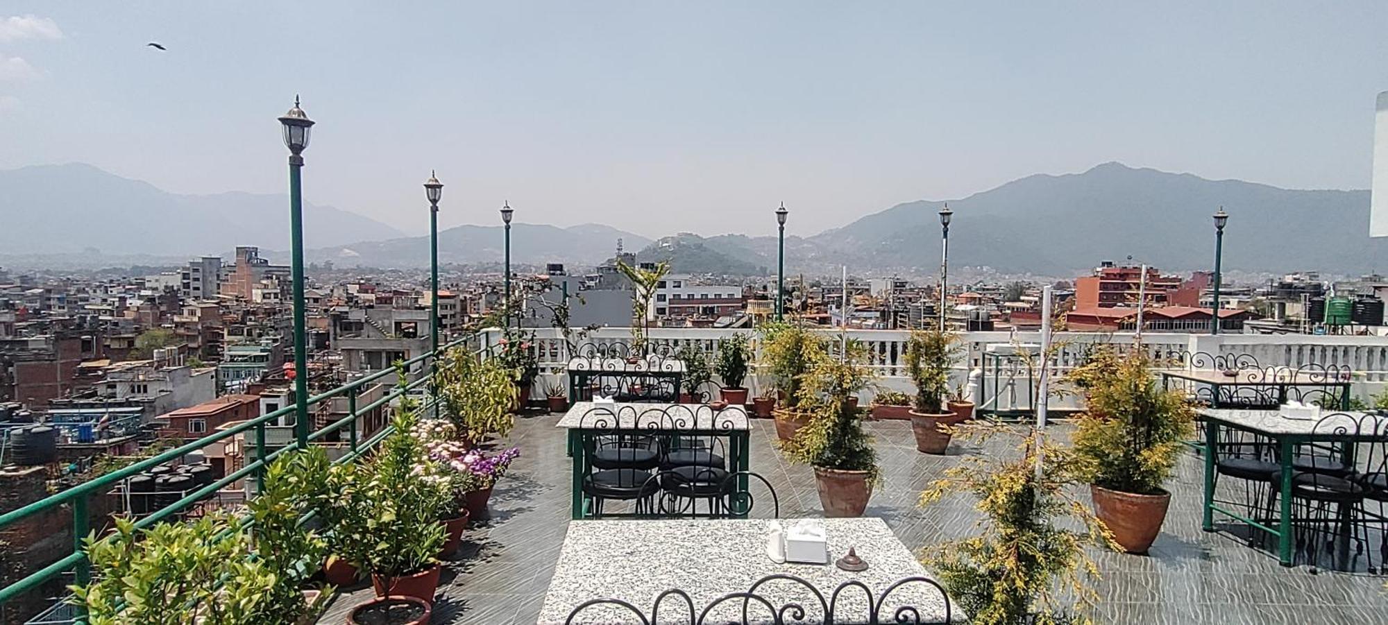 Nepalaya Hotel Катманду Экстерьер фото